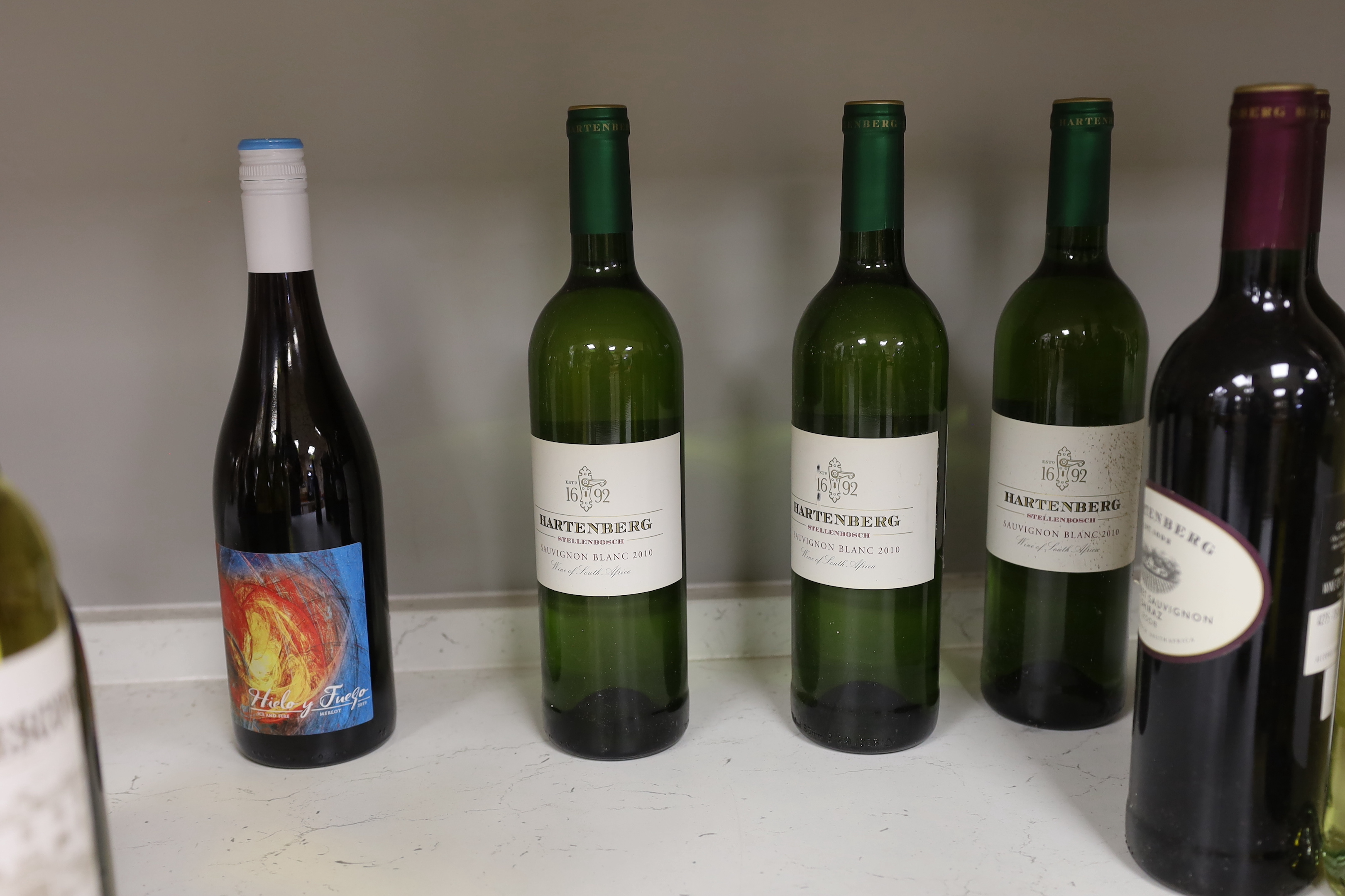 Fourteen bottles of various white and red wines including Gavi, Ca’Vescovo, Cazat Beaugiene etc.